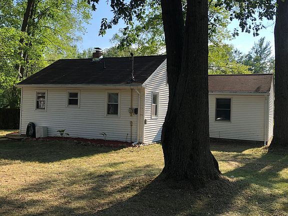 3rd image of 833 S Goode Dr