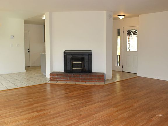 5th image of 801 Sierra Vista Dr