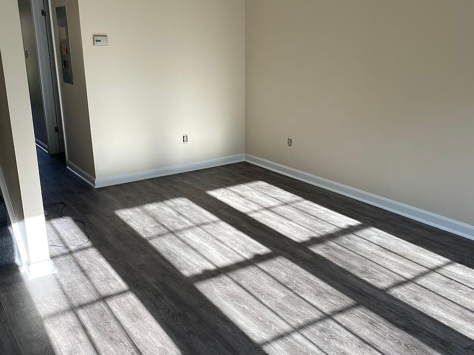 1st image of 652 Windwood Dr