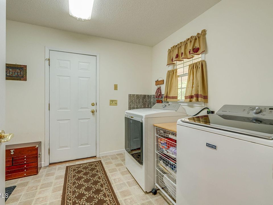 31st image of 490 Cockatiel Rd