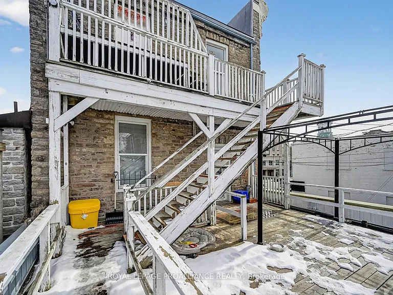 2 King St E #42 — Photo 11