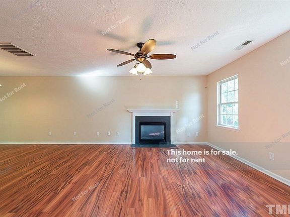 3rd image of 105 Gladstone Dr