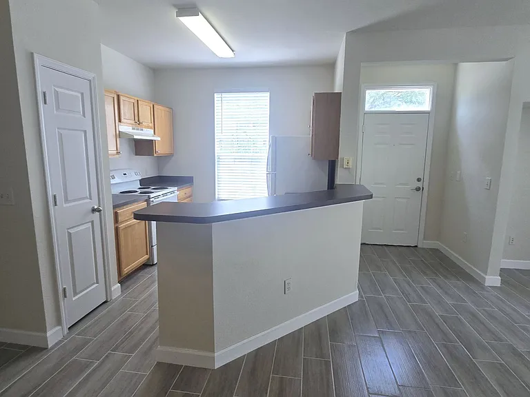 9013 Lee Vista Blvd — Photo 7