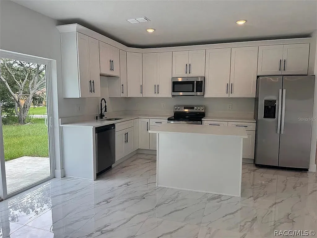 4 bed, 3.0 bath, 1565 sqft, $1,900 — Photo 4