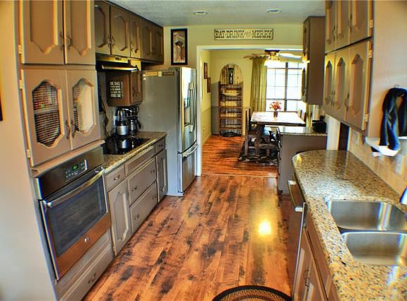 4th image of 2405 Wimbledon Dr
