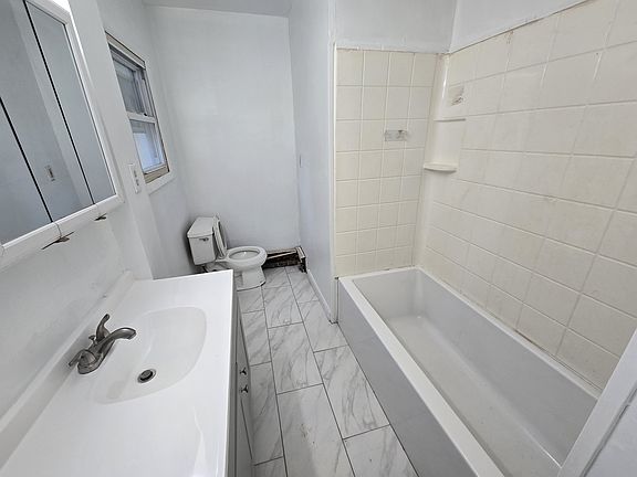 3rd image of 403 Glenn Rd