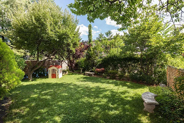 Rented by Brown Harris Stevens | media 9