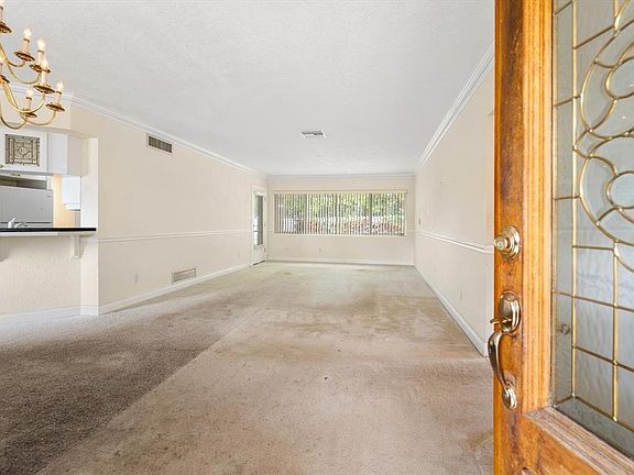 3rd image of 230 GARDEN CIRCLE