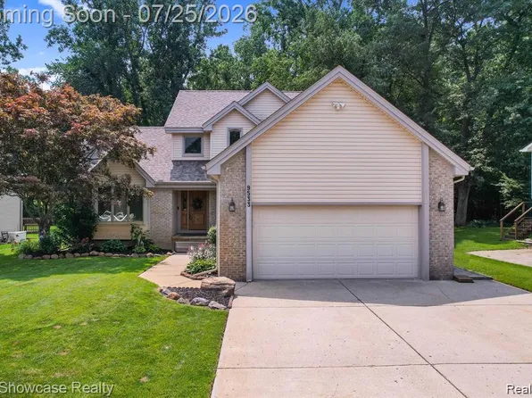9533 Chaumont Dr, Commerce Township, MI 48382