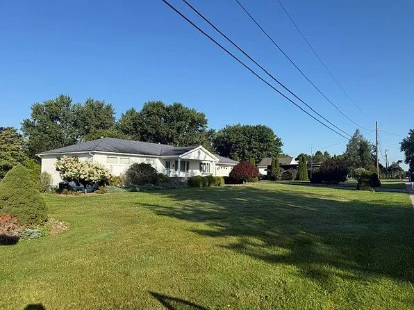 514 Shenango Dr, Greenville, PA 16125