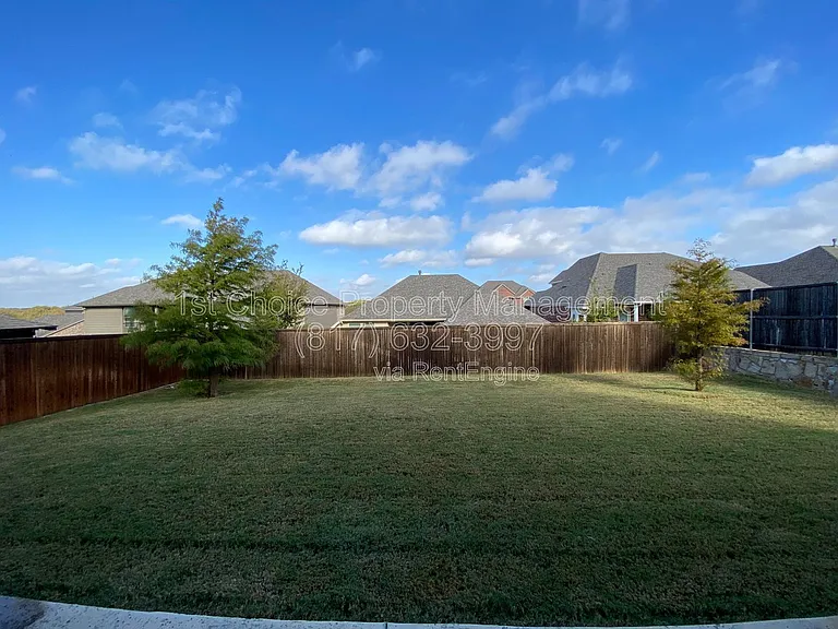 927 Bentley Dr — Photo 35