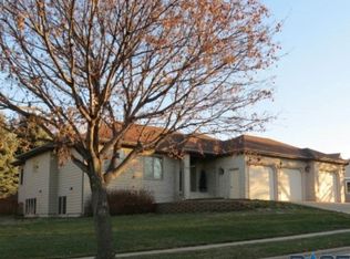 1016 N Vail Cir, Sioux Falls, SD 57110