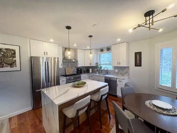 242R Broadway #1, Somerville, MA 02145