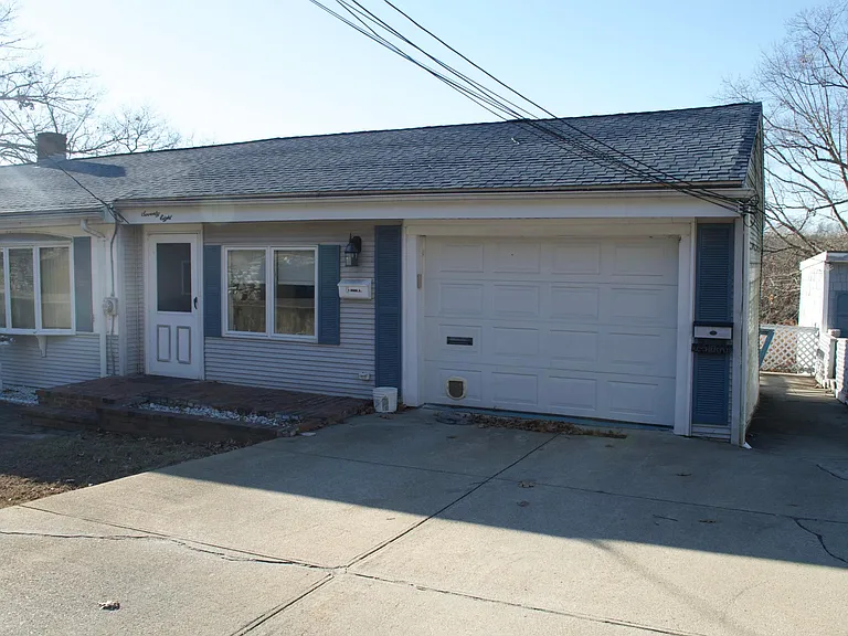 78 Edgewater Dr #3 — Photo 2