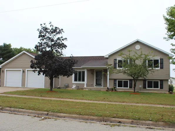 619 E Grove St, Shell Rock, IA 50670