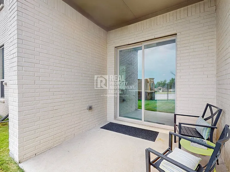 1077 Maverick Dr — Photo 35