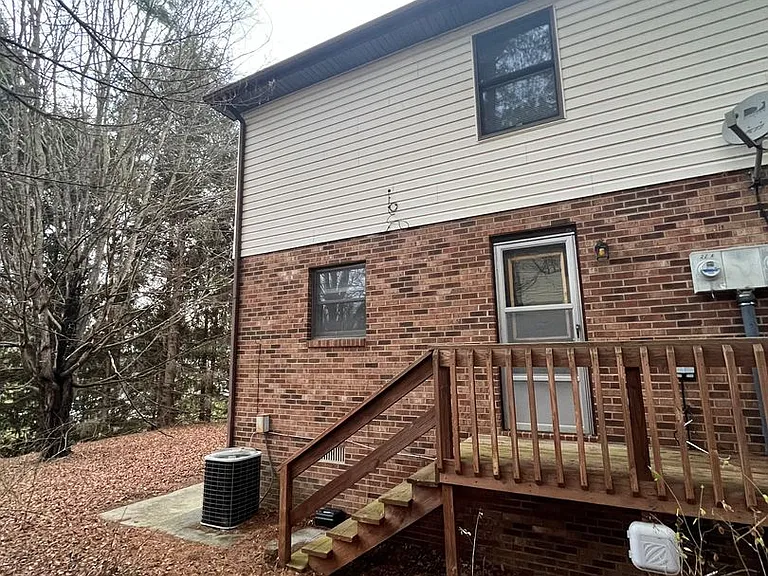 1477 Sandy Cir — Photo 34