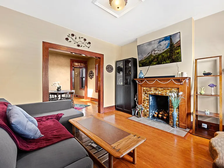 141 W Archer Pl — Photo 2