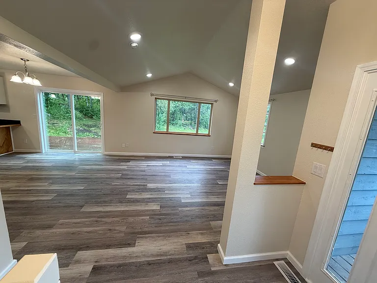 210 E Spruce Ave #B — Photo 3