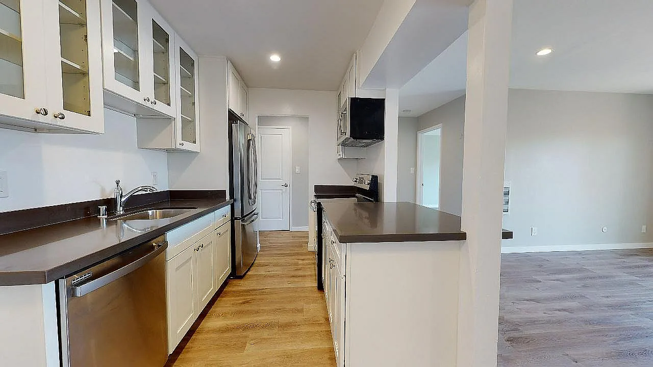Grand Lake Towers — Photo 2