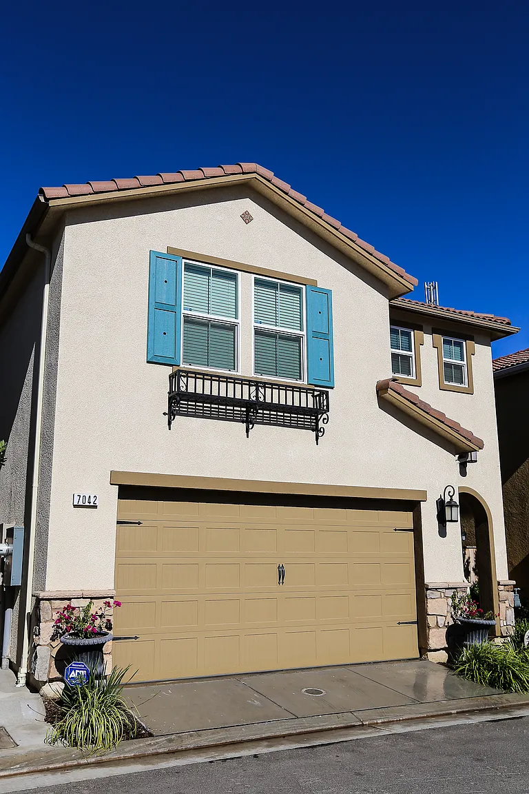 7042 N Refinement Dr photo 1