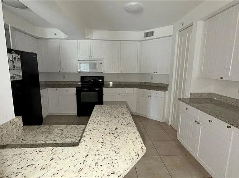 1100 Pine Ridge Rd #200 — Photo 3