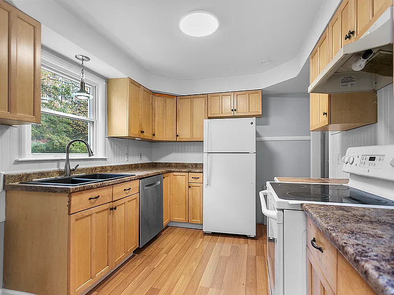 15 Glen Spring Dr — Photo 7
