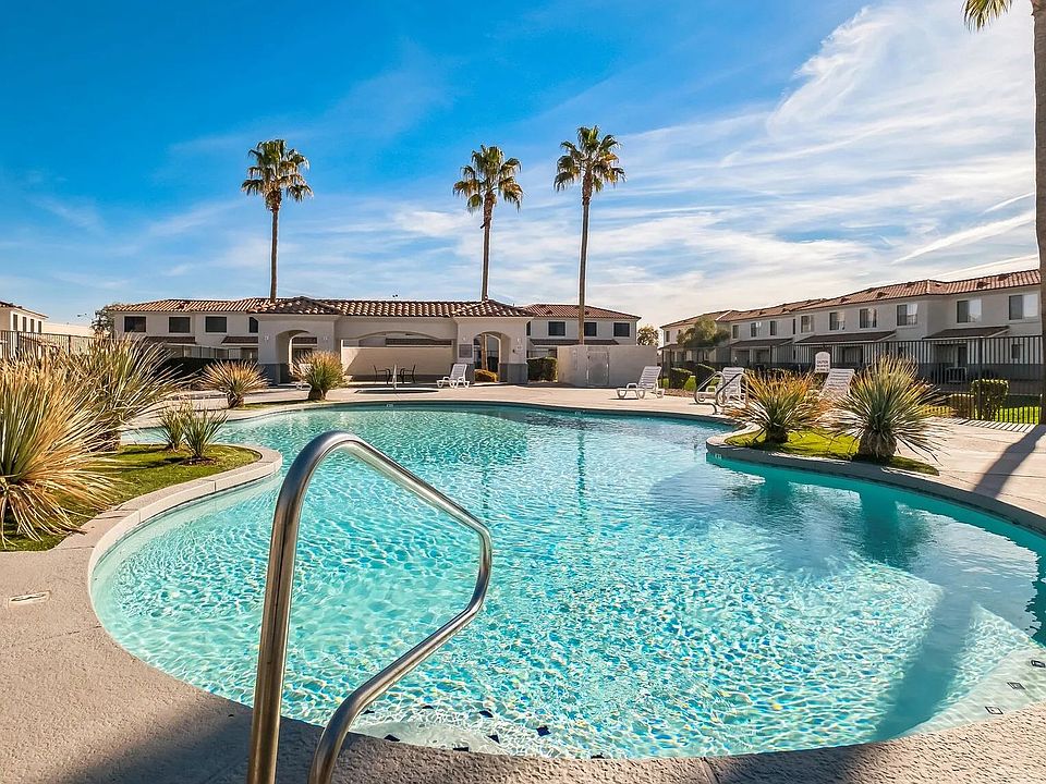 Beat the heat in our sparkling, resort-style pool