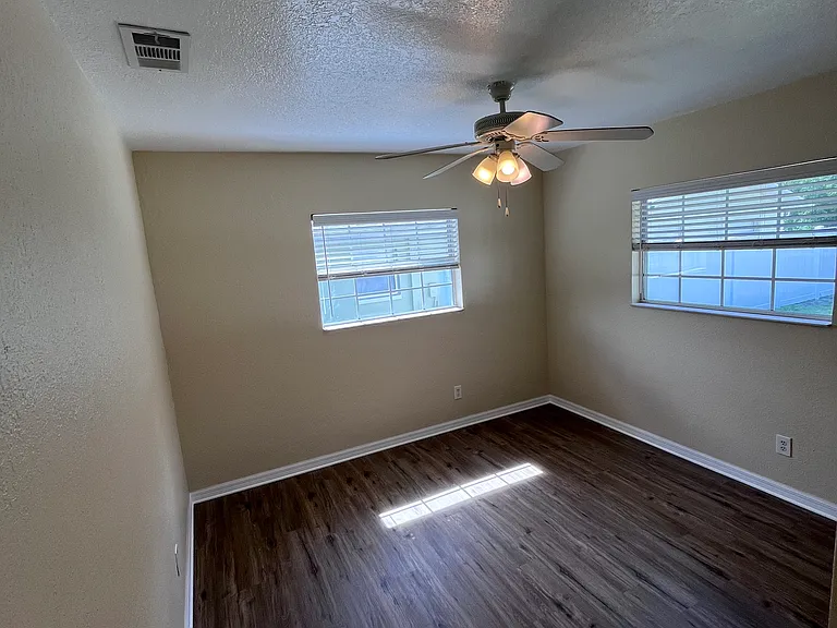 3010 Oaklawn Ave — Photo 8