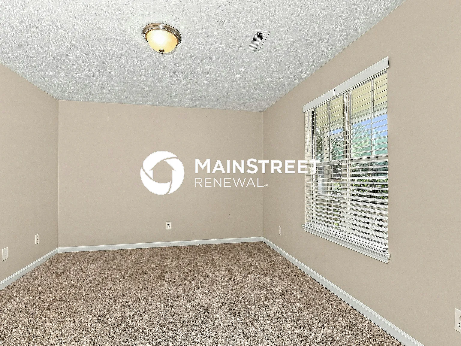 1304 Foxvale Dr — Photo 2