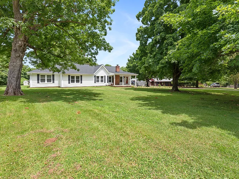 3228 Lakeshore Dr — Photo 7
