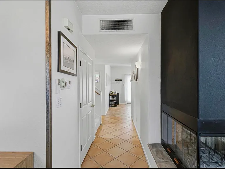 2920 Burton Ave SE — Photo 6