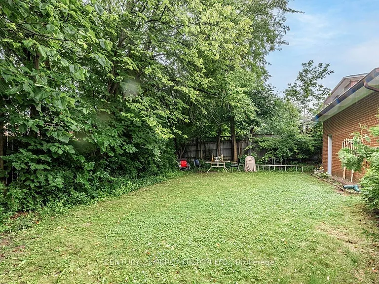 257 Otonabee Ave #MAIN — Photo 5