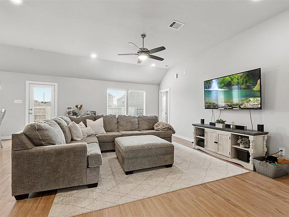 5th image of 432 Ridge Palm Rd