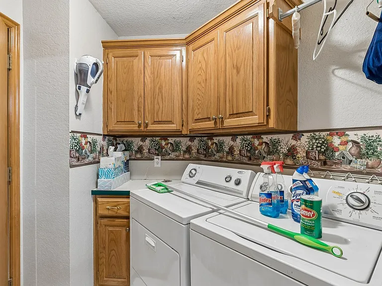 1820 Chelsea Dr — Photo 37