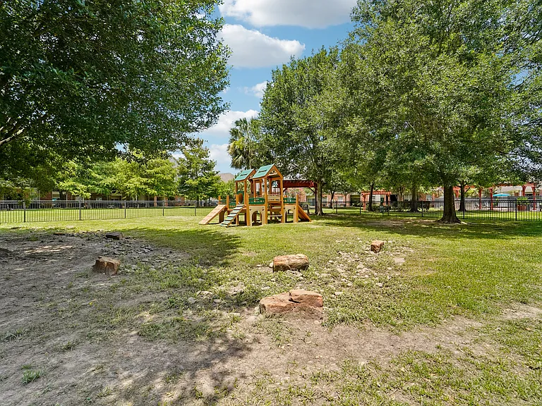Kingwood Glen — Photo 35