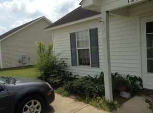 1201 A Masters Ln, Greenville, NC 27834