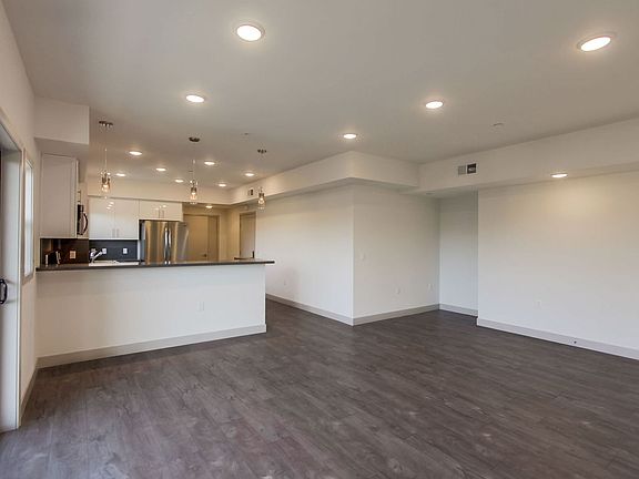 3rd image of 11022 Camarillo St #304