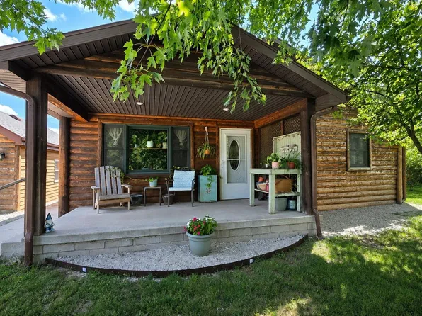 104 E Indiana Ave, Hamlet, IN 46532