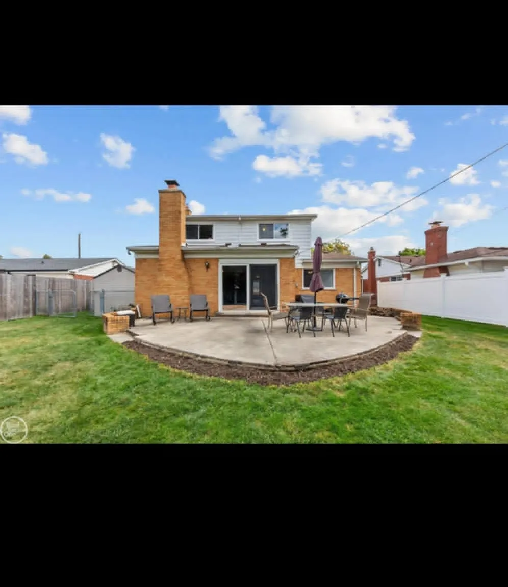 4 bed, 1.5 bath, 2392 sqft, $2,600 — Photo 2