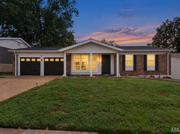 2414 Crestline Dr, Saint Louis, MO 63129