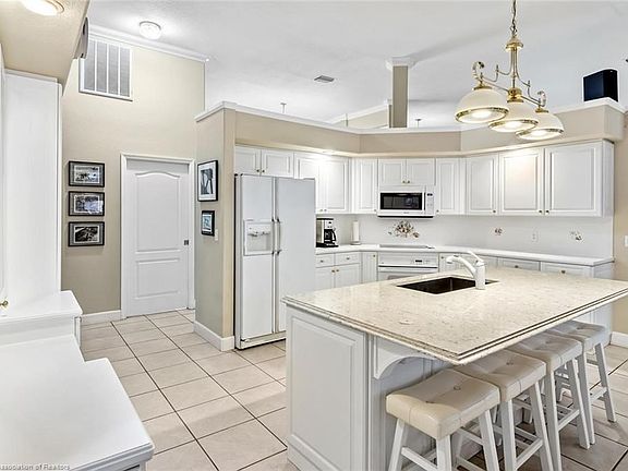 4th image of 3726 Creekside Dr