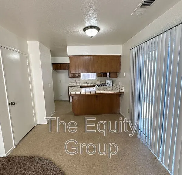 1577 E Cross Ave — Photo 4