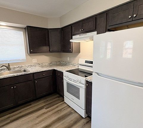4th image of 4502 S Park Dr
