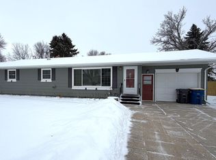 614 14th St SE, Jamestown, ND 58401