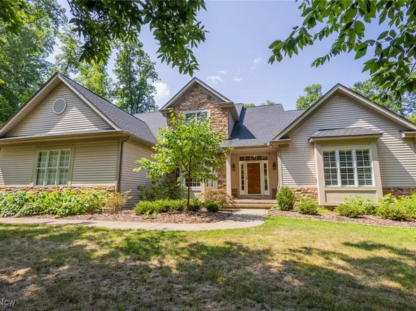 16700 Orange Ln, Chagrin Falls, OH 44023