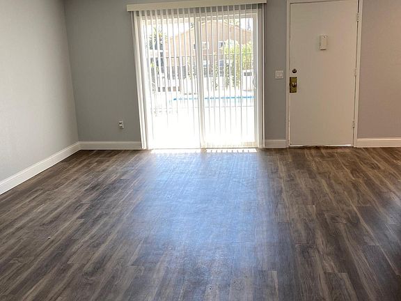 3rd image of 128 Hill Dr #102