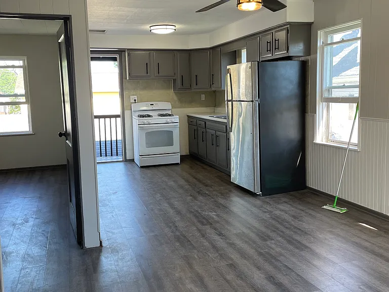 1216 Vance Ave — Photo 7