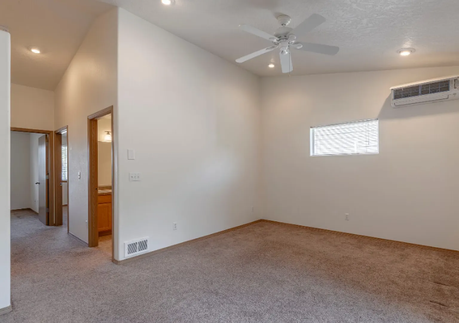 Ash Creek Apartments — Photo 3