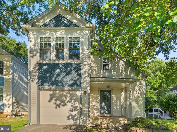 6 Fenton Wood Dr, Sterling, VA 20165